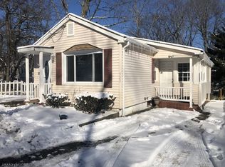 523 Brooklyn Mountain Rd, Hopatcong, NJ 07843