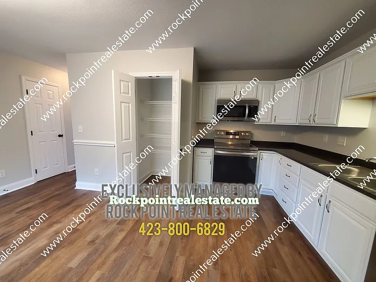 1130 Maple Tree Ln — Photo 8