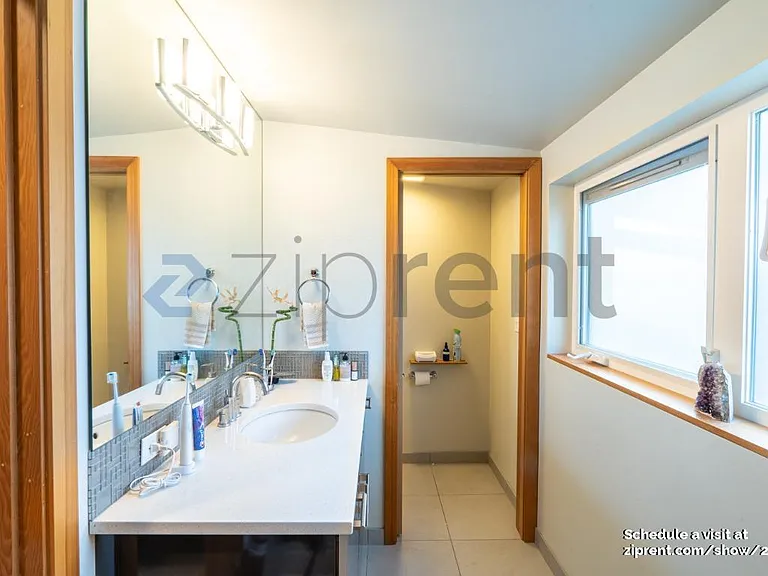 215 24th Ave E #D — Photo 18