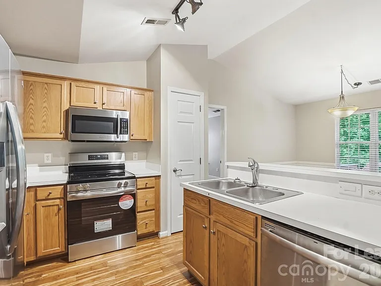 2830 Black Walnut Ln — Photo 4
