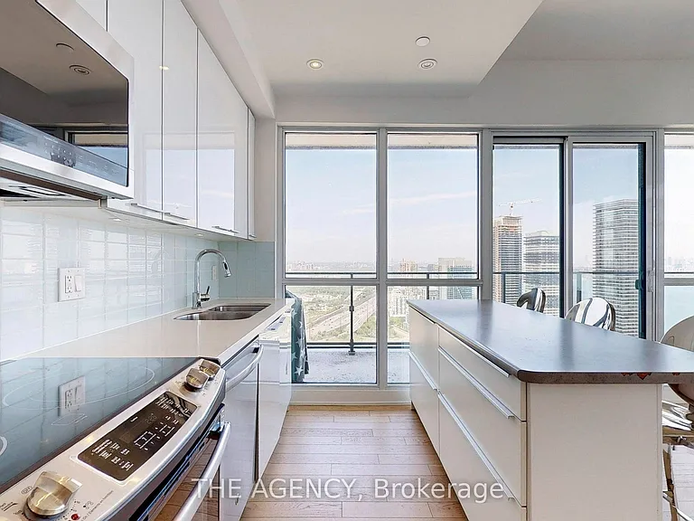 10 Park Lawn Rd #LPH09 — Photo 11