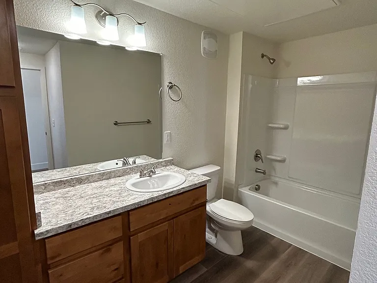 The Overlook Apartments — Photo 28