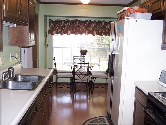 5th image of 529 Bellehurst Dr
