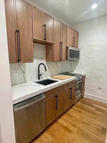 214 E 83rd St #2A Photo 1