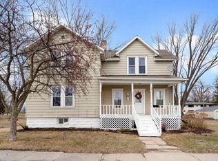 401 W Waupaca St, New London, WI 54961