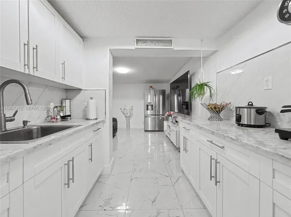 9560 NW 32nd Ave, Miami, FL 33147