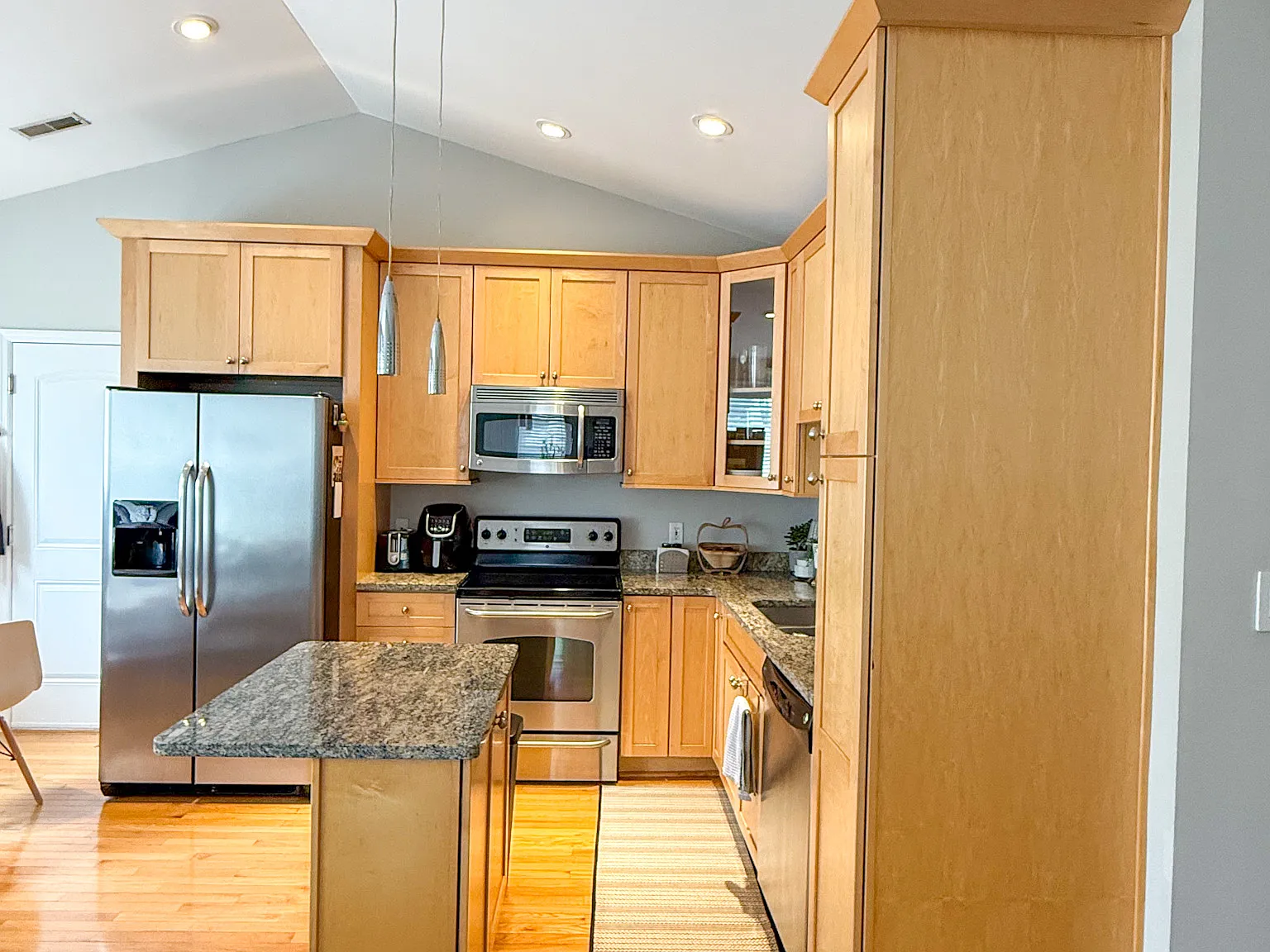2 bed, $2,350 — Photo 4