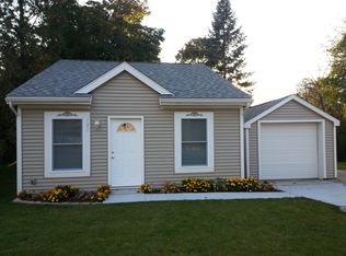 121 Austin Dr, Novi, MI 48377