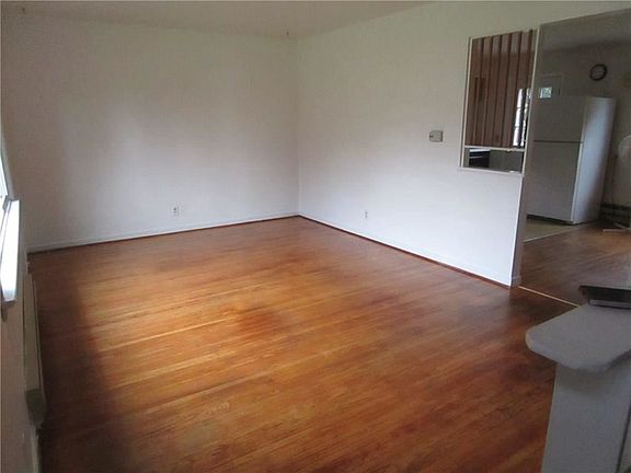 5th image of 194 Prospect St