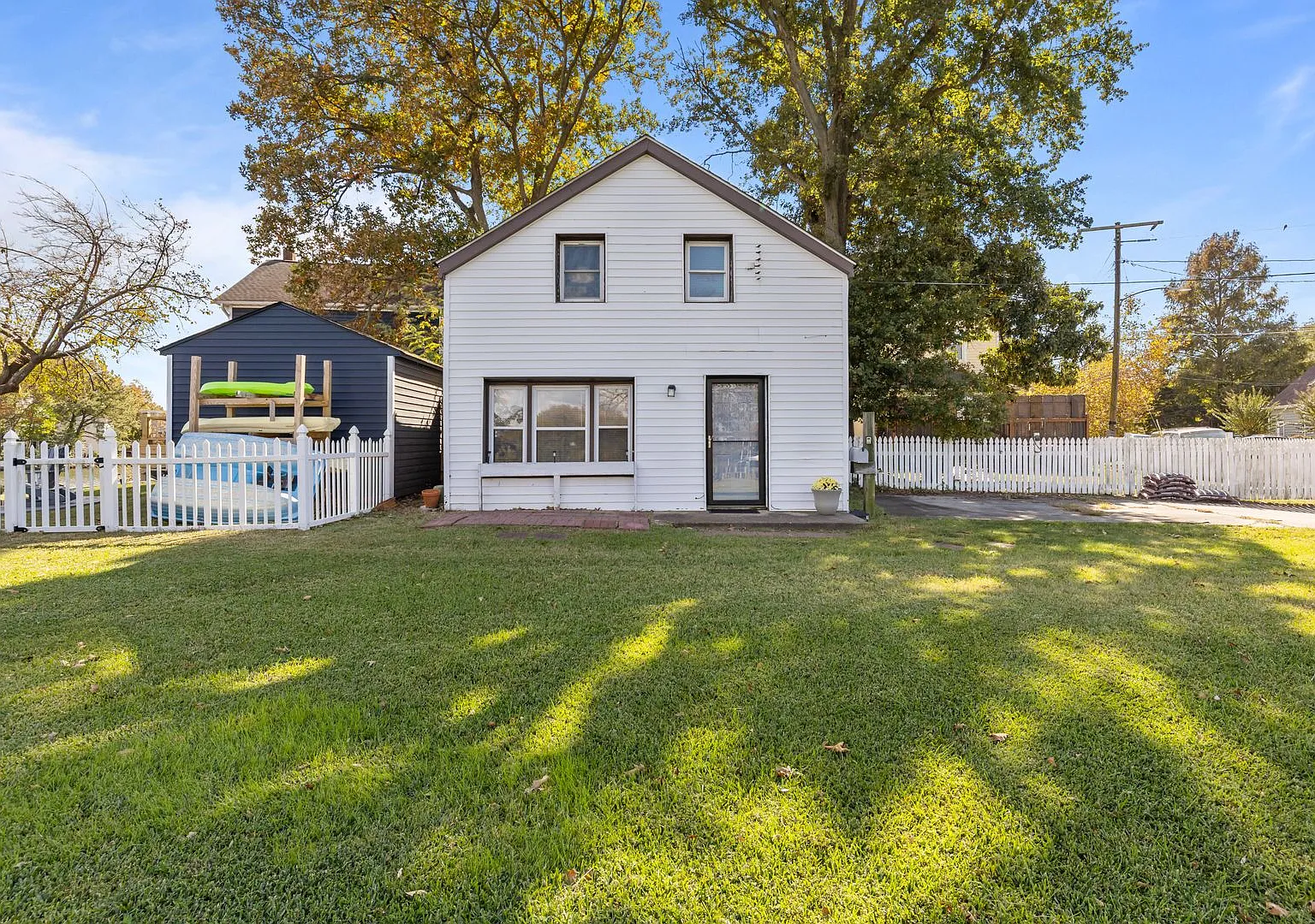 1628 Bradford Terrace — Photo 1