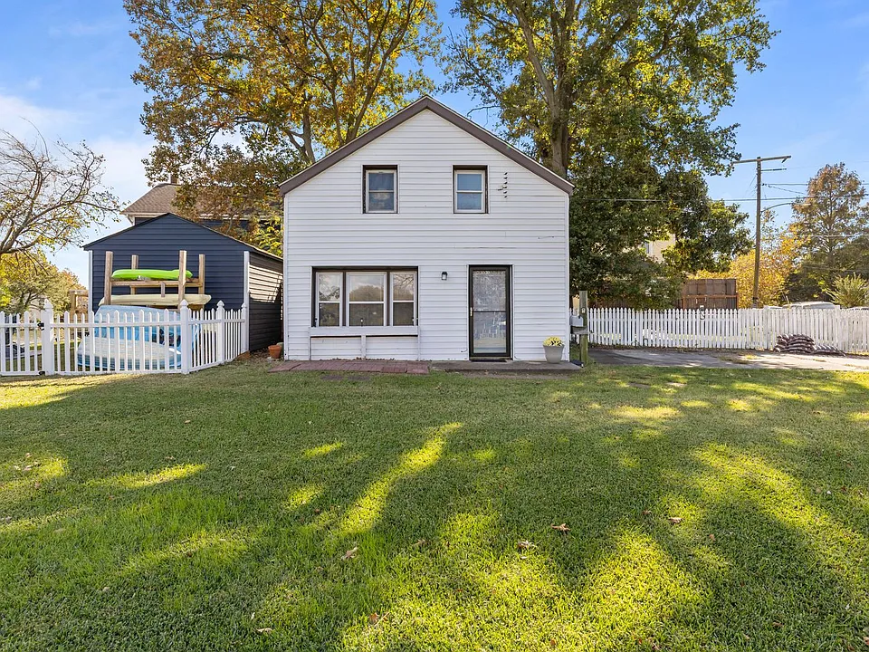 1628 Bradford Ter