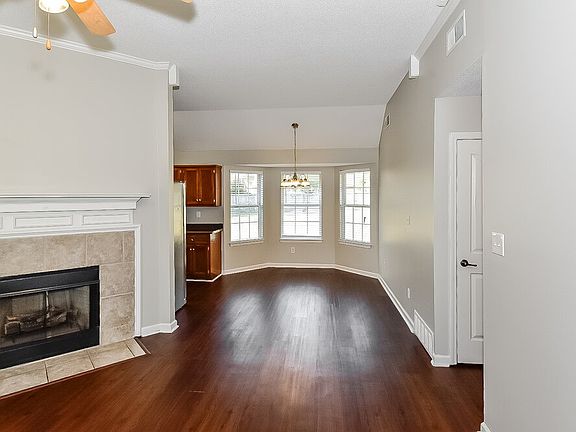 3rd image of 4088 Ravenwood Dr N