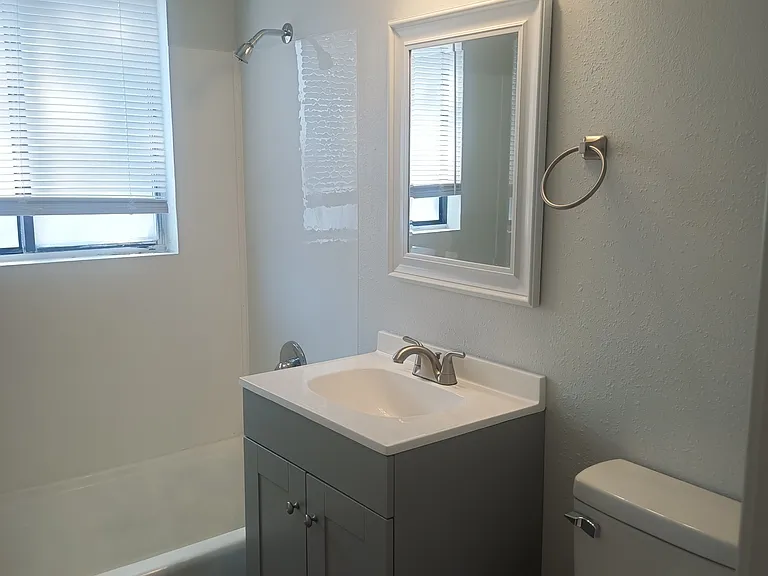 1335 S 5th Ave — Photo 10