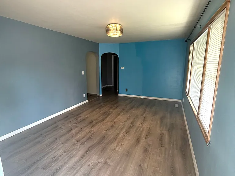 1002 S Main St — Photo 3