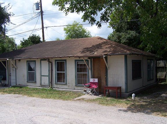 3rd image of 522 W Santa Gertrudis St