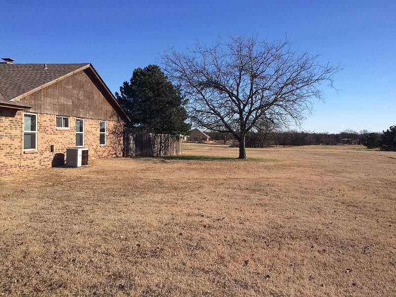 2nd image of 904 Jury Ln