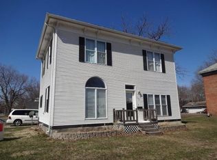 127 S 2nd St, Wapello, IA 52653