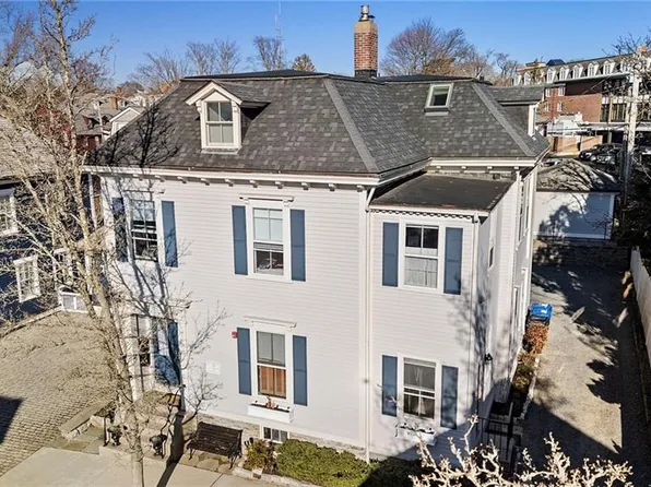 32 School St APT 2, Newport, RI 02840