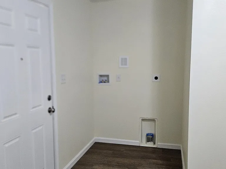 302 N Main St — Photo 27
