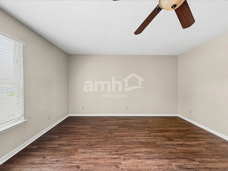 1221 Redwood Dr — Photo 11