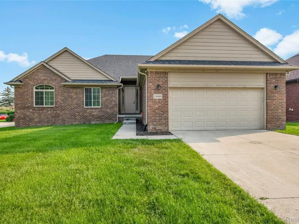 19980 Cass Ave, Clinton Township, MI 48038