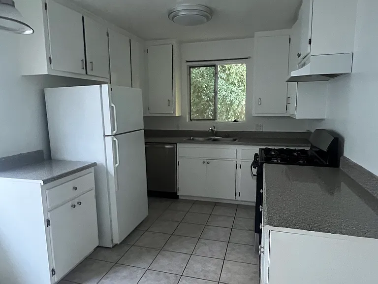 1427 N Martel Ave #6 — Photo 11