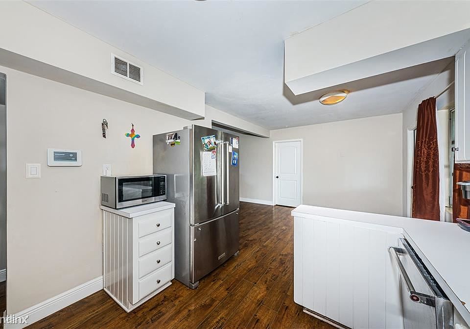 1st image of 1009R S San Remo Ave