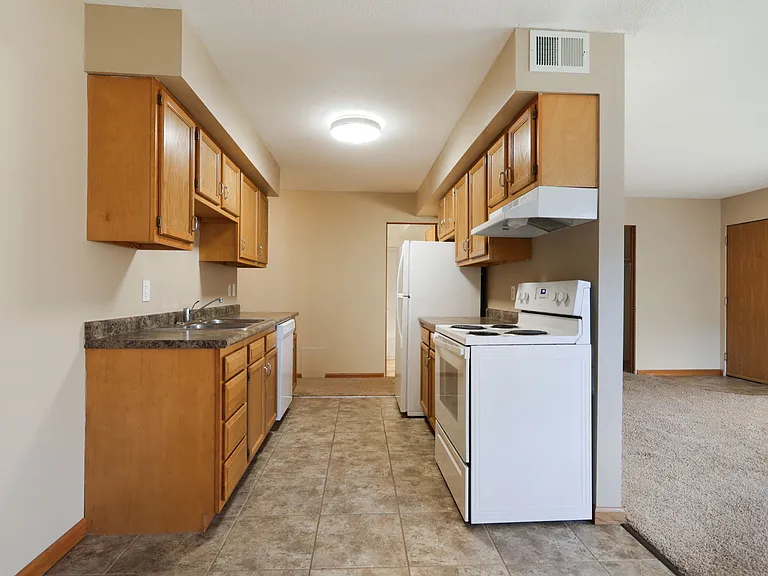 Lamplighter Village Apartments — Photo 22