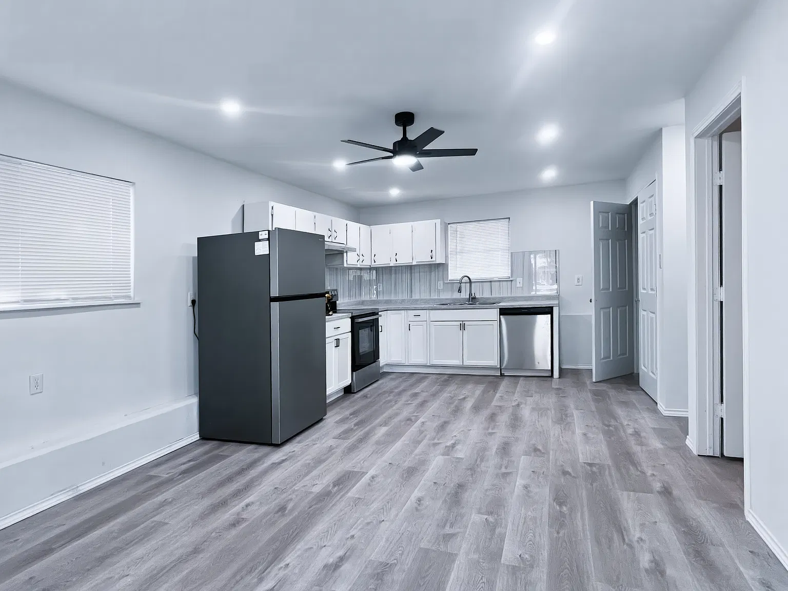 1 bed, 900 sqft, $1,000 — Photo 3