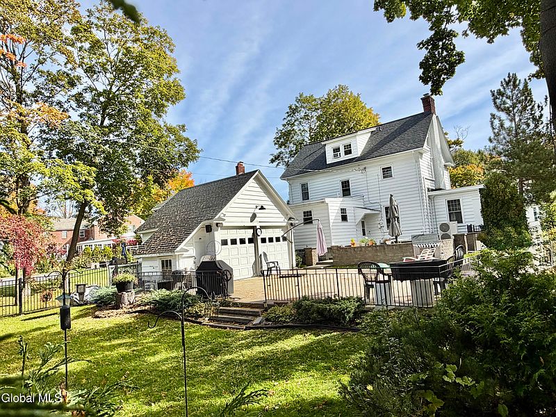 4th image of 1555 Wendell Avenue