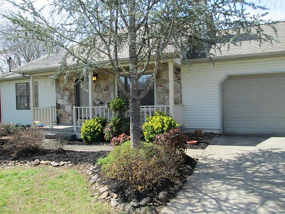 3rd image of 2033 Merle Ln