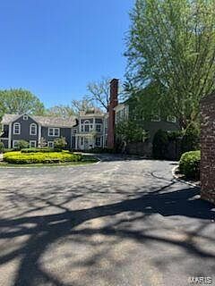 1st image of 10 Edgewood Rd