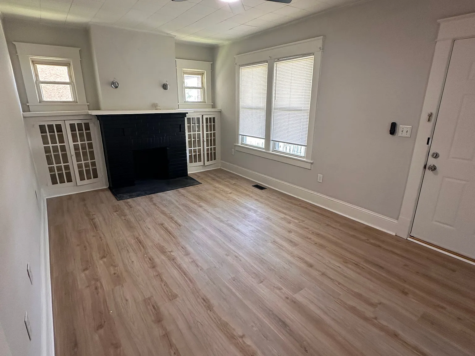 2 bed, 1.0 bath, 900 sqft, $1,800 — Photo 4