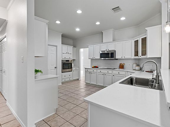 2nd image of 2502 Vernell Way
