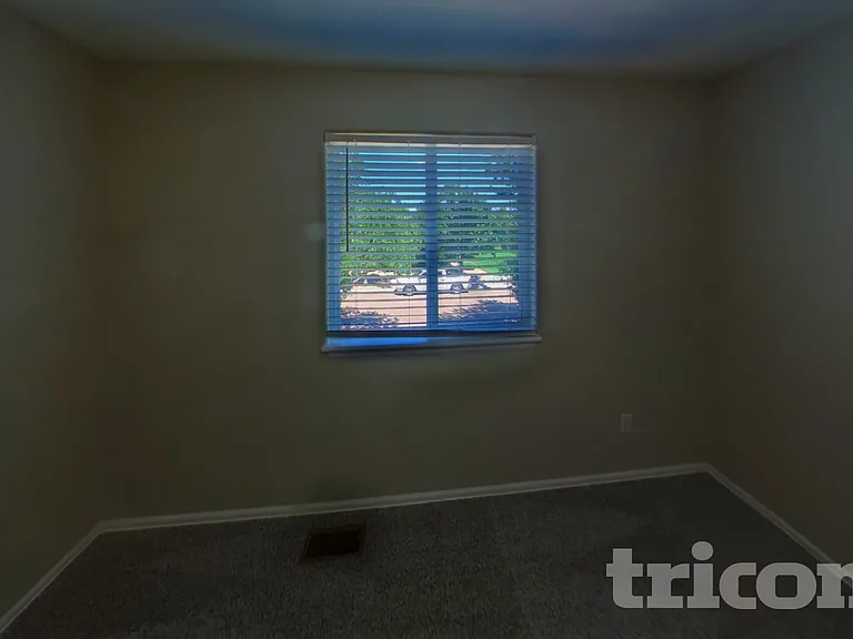 2728 Sierra Springs Dr — Photo 12