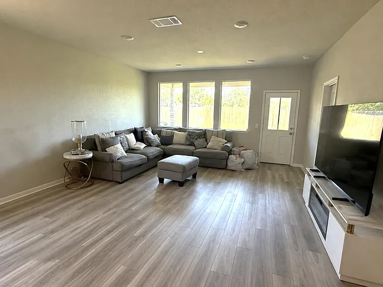 197 Arrowhead Vine St — Photo 2
