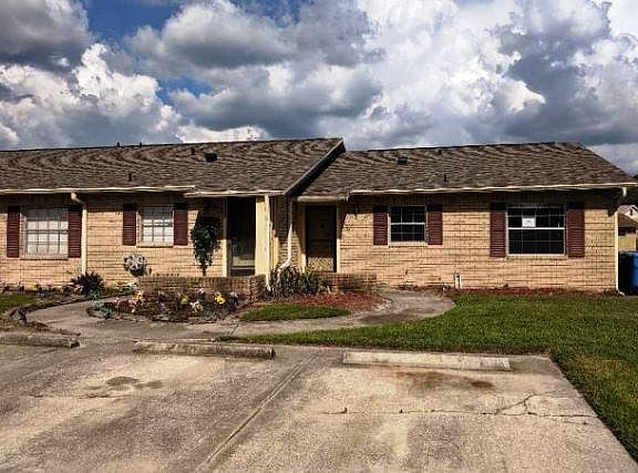 3rd image of 9533 Lake Park Dr