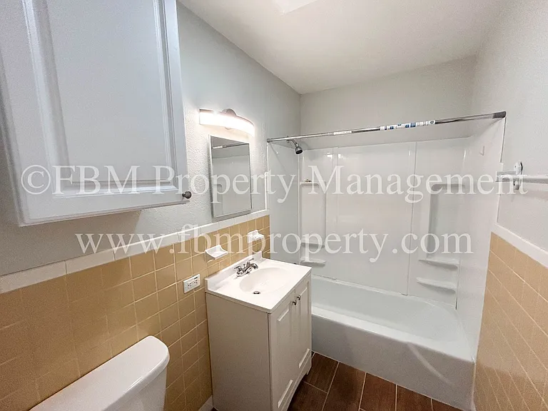 330 W College St #4 — Photo 27