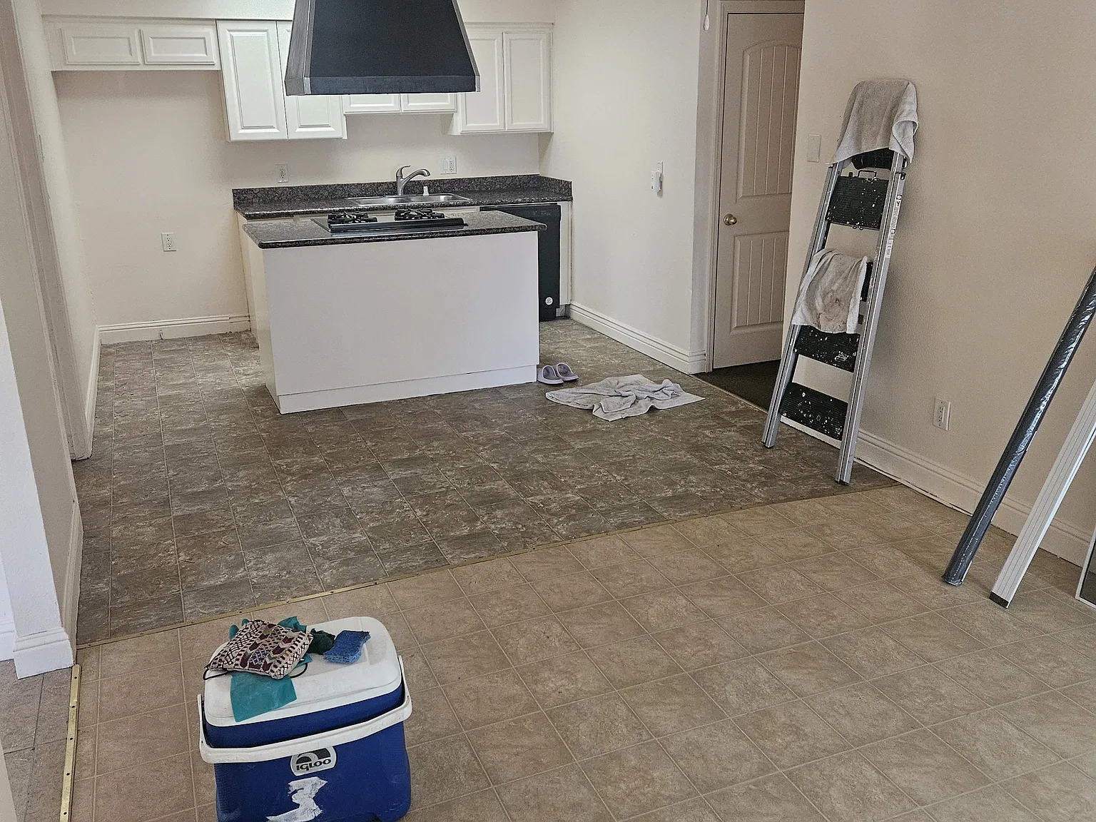 3 bed, 1295 sqft, $2,200 — Photo 4