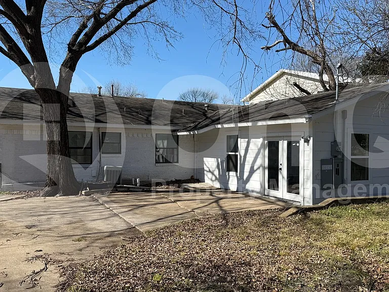 4320 Live Oak Dr — Photo 5