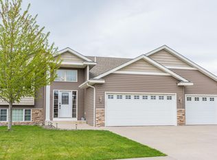 1390 Landings Ln, Watertown, MN 55388