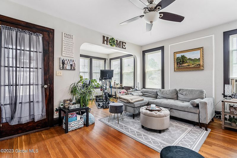 5th image of 836-838 Washington Avenue