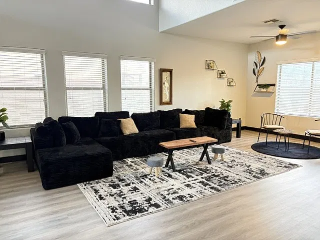 4 bed, 2.5 bath, 2334 sqft, $3,200 — Photo 4