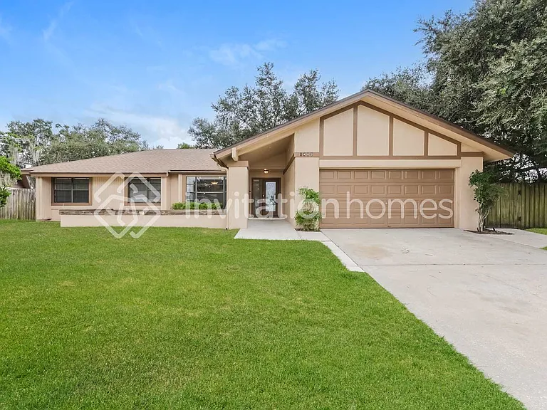 1403 Live Oak Ct — Photo 1
