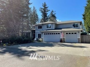 9002 Surrey Ln, Mukilteo, WA