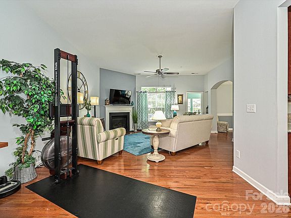 3rd image of 10234 Tintinhull Dr
