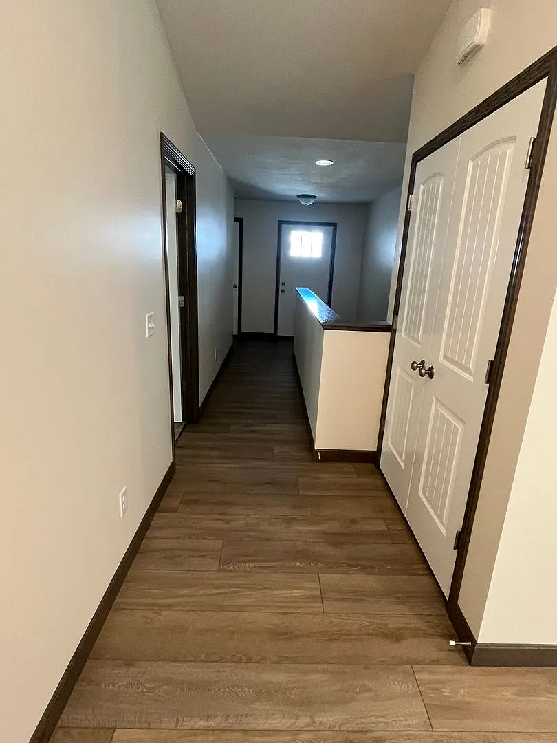 786 Glory Drive — Photo 2