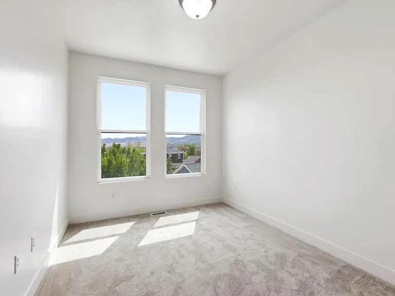 4563 W Daybreak Rim Way — Photo 8