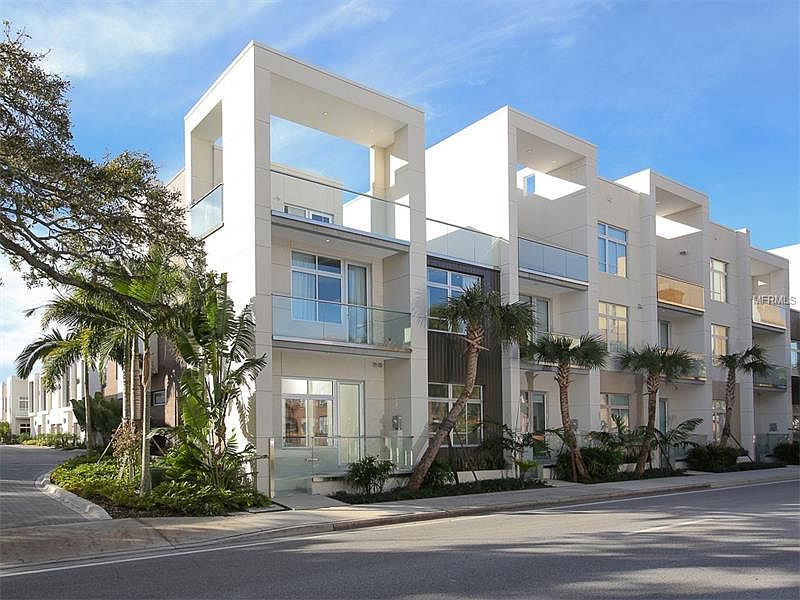 1st image of 275 Cosmopolitan Ct