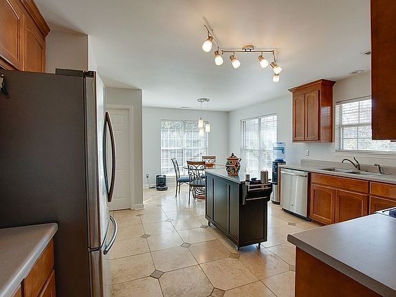 5th image of 110 Champions Green Ln